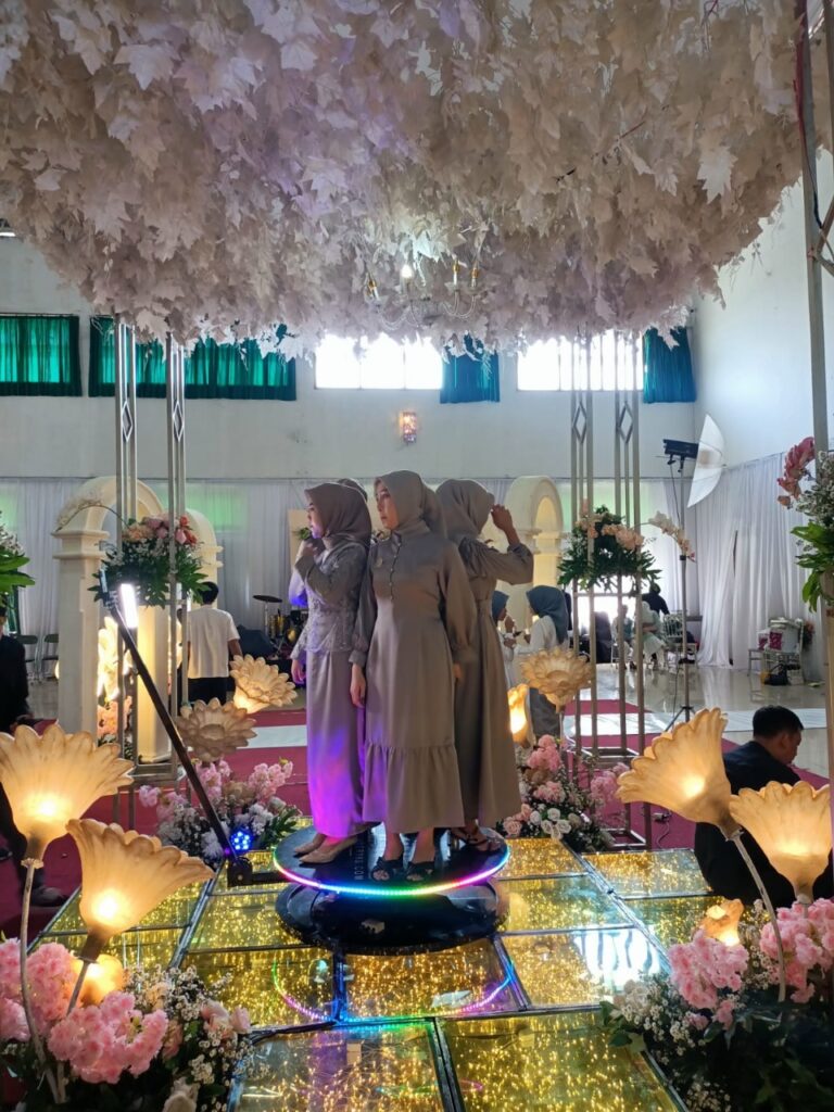 Keuntungan Sewa Video Booth 360 Wedding